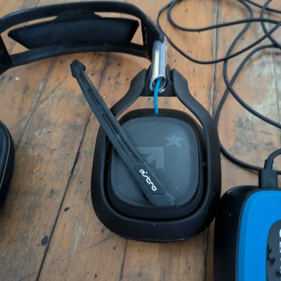 Astro A50 Wireless Gen 1 Gaming Headset with Mix amp - Picture 4 of 7